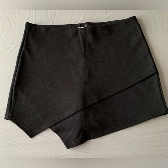 Black short length skort - Picture 1 of 4